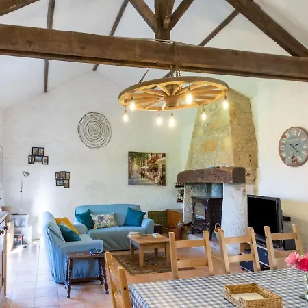 Casa vacanze Charming Mansion In La L Mance With Swimming Pool Sauveterre-la-Lémance